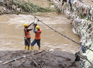 Tak Hanya Pulihkan Listrik, PLN Jember Juga Hadirkan Bantuan untuk Warga