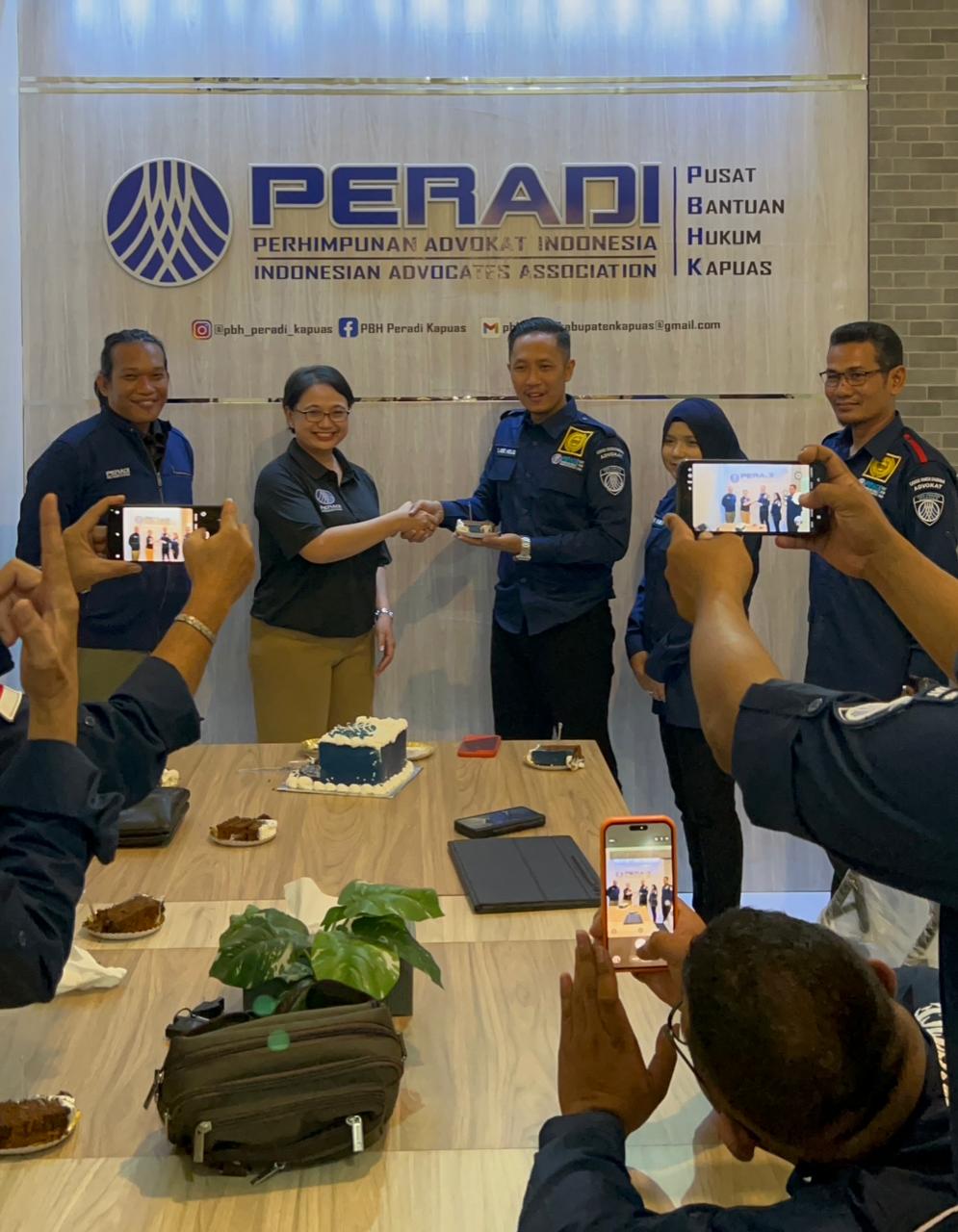 Peran Aktif Advokat Kang Abe Holiq dalam Penguatan Layanan Hukum PBH PERADI Kapuas
